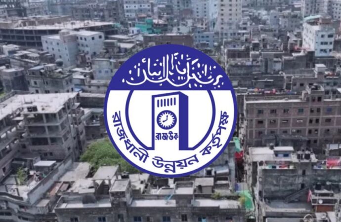 রাজধানীতে ৩০০টি ঝুঁকিপূর্ণ ভবন চিহ্নিত: রাজউক
