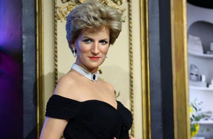 প্রিন্সেস ডায়ানার রিভেঞ্জ ড্রেসের মূল্য এখন ৬ লাখ ডলার