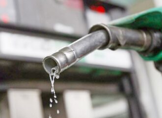 রাশিয়া-ইউক্রেন শান্তিচুক্তির সম্ভাবনায় জ্বালানি তেলের দাম কমছে