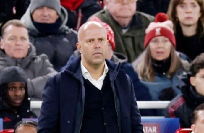 লিভারপুলের অবস্থা গভীর সংকটের মধ্যে, তবে স্লট ভবিষ্যৎ নিয়ে অচল ভাব দেখছেন না