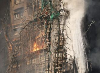 হংকংয়ে ভয়াবহ অগ্নিকাণ্ডে নিহতের সংখ্যা বেড়ে ৯৪