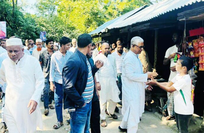 সীতাকুণ্ডে বিএনপি প্রার্থী কাজী সালাউদ্দিনের গণসংযোগ