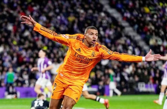 এম্বাপ্পের হ্যাটট্রিকসহ রিয়ালের ৭ গোলের ম্যাচে জয়