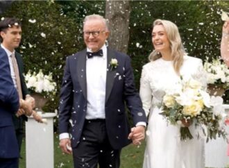 প্রেমিকা জোডি হেইডনকে বিয়ে করলেন অস্ট্রেলীয় প্রধানমন্ত্রী অ্যান্থনি আলবানিজ