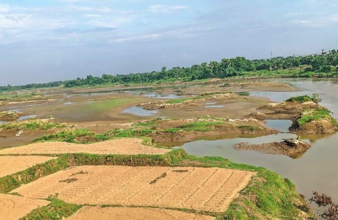শীতের আগে গোমতী নদীতে পানির সংকটের কারণে কৃষির অনিশ্চয়তা