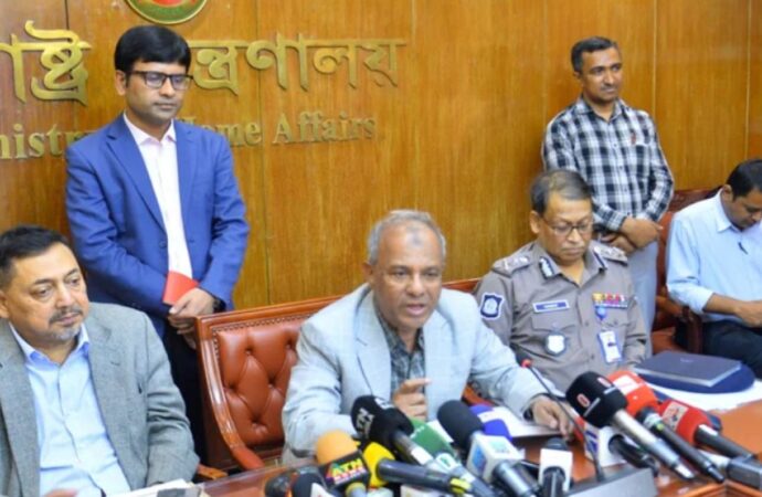 স্বরাষ্ট্র উপদেষ্টা: বাংলাদেশে কারও নিরাপত্তা ঝুঁকি নেই