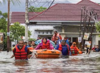 ইন্দোনেশিয়ায় বন্যা ও ভূমিধসে মৃতের সংখ্যা ৬৩১, আশ্রয়কেন্দ্রের সংখ্যা ১০ লাখ