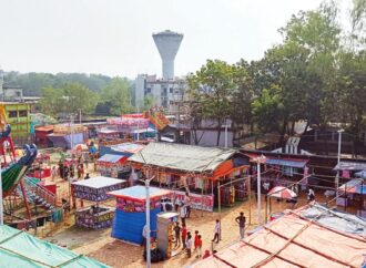 নওগাঁয় অনুমতিহীন স্কুল মাঠে মেলা, ক্ষোভে ফুঁসছে জনতা