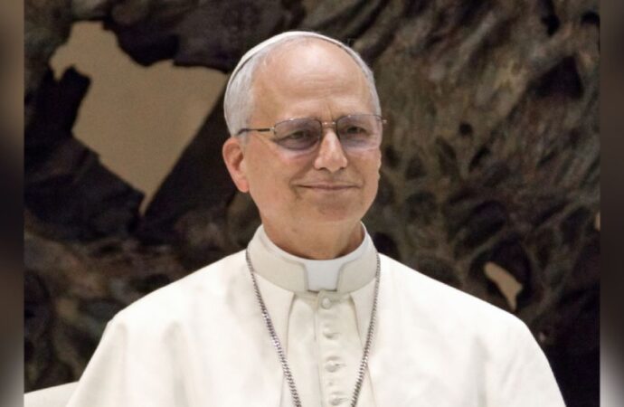 পোপ লিওর হিজবুল্লাহকে অস্ত্র ছাড়ার জন্য সংলাপের পরামর্শ