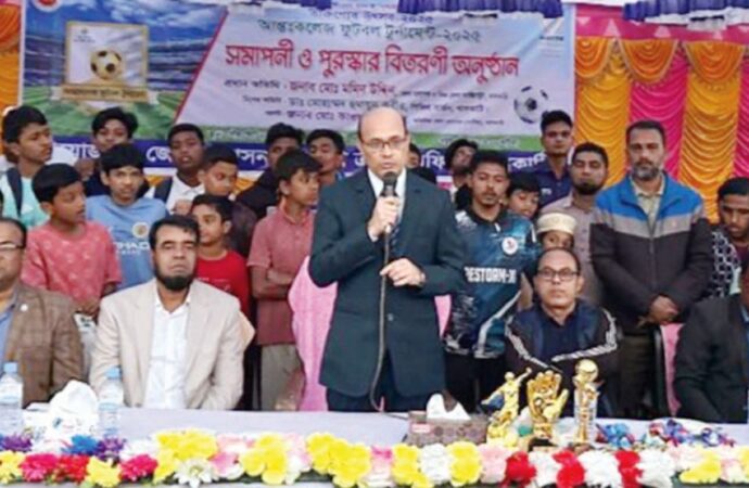 ঝালকাঠিতে আন্তঃকলেজ ফুটবল টুর্নামেন্টের भव्य আয়োজন