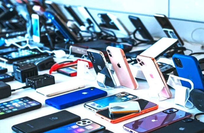 স্মার্টফোনের আমদানি শুল্ক কমানোর সিদ্ধান্ত গ্রহণ