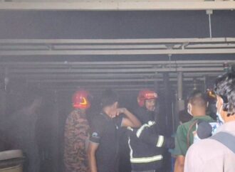 বরিশালে সুতা কারখানায় অগ্নিকাণ্ড, শতাধিক শ্রমিক সুস্থভাবে প্রাণে রক্ষা