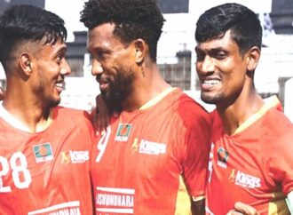 বসুন্ধরা কিংস ব্রাদার্সকে ৫-১ গোলে হারিয়ে শীর্ষে উঠে এসেছে