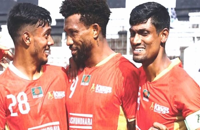 বসুন্ধরা কিংস ব্রাদার্সকে ৫-১ গোলে হারিয়ে শীর্ষে উঠে এসেছে
