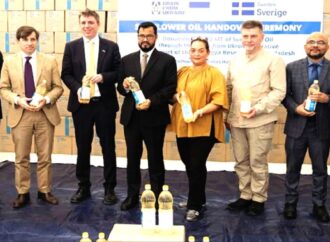 বাংলাদেশে পৌঁছাল ৩ হাজার টন সূর্যমুখী তেল