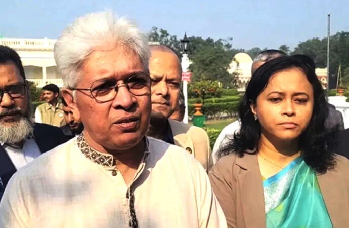 চিনি আমদানি বন্ধ, দেশের চিনি আগে বিক্রি হবে: শিল্প উপদেষ্টা