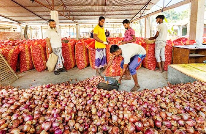 সরকারের সীমিত পেঁয়াজ আমদানির অনুমতি ঘোষণা