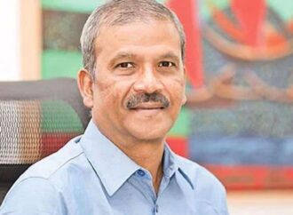 প্রবাসীদের জন্য মোবাইল ফোন সংক্রান্ত স্পষ্ট নির্দেশনা: আইন উপদেষ্টার অবহিতকরণ