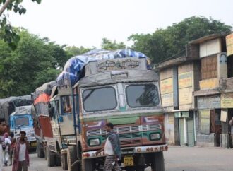 সোনামসজিদ বন্দর দিয়ে প্রথম দিনে ৬০ টন পেঁয়াজ আসলো