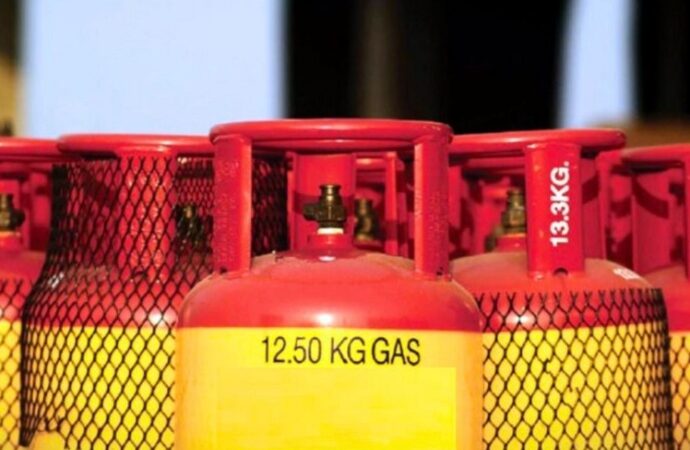 নির্ধারিত দামে এলপিজি পাওয়া যাচ্ছে না