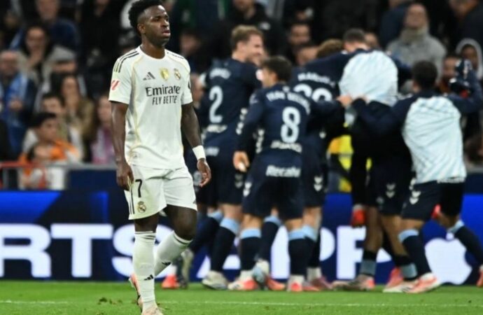 ঘরের মাঠে রিয়ালের ভয়াবহ পরাজয়: তিন লাল কার্ডের ম্যাচে হারল রিয়াল মাদ্রিদ