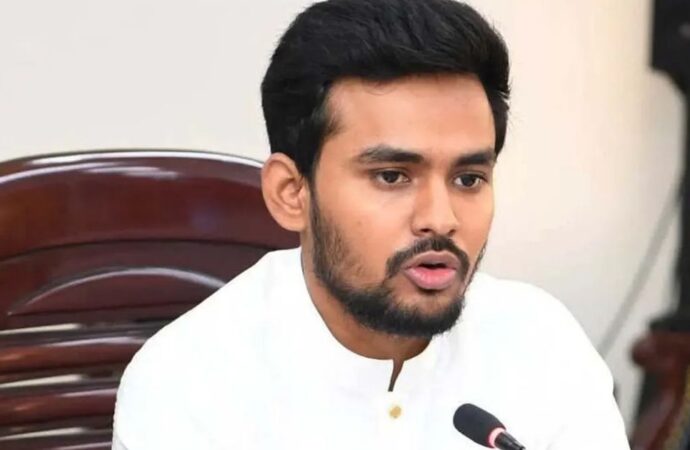 উপদেষ্টা আসিফ মাহমুদ দ্রুত জরুরি সংবাদ সম্মেলন ডাকলেন