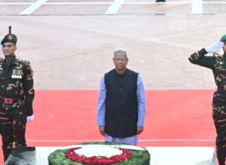 শহীদ বুদ্ধিজীবী স্মৃতিসৌধে প্রধান উপদেষ্টার শ্রদ্ধা নিবেদন