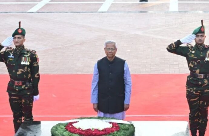 শহীদ বুদ্ধিজীবী স্মৃতিসৌধে প্রধান উপদেষ্টার শ্রদ্ধা নিবেদন