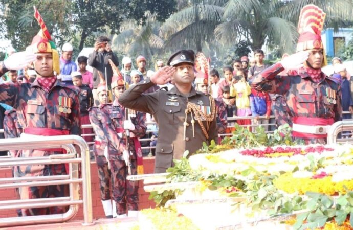 বীরশ্রেষ্ঠ নূর মোহাম্মদের সমাধিতে বিজিবির গভীর শ্রদ্ধা