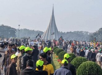 সাভারে বিজয় উদযাপন আর শহীদদের প্রতি শ্রদ্ধা