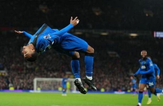 ম্যানইউ-বোর্নমাউথ ম্যাচে যাত্রা ছিল রোমাঞ্চকর, শেষমেশ ড্র মঞ্চে