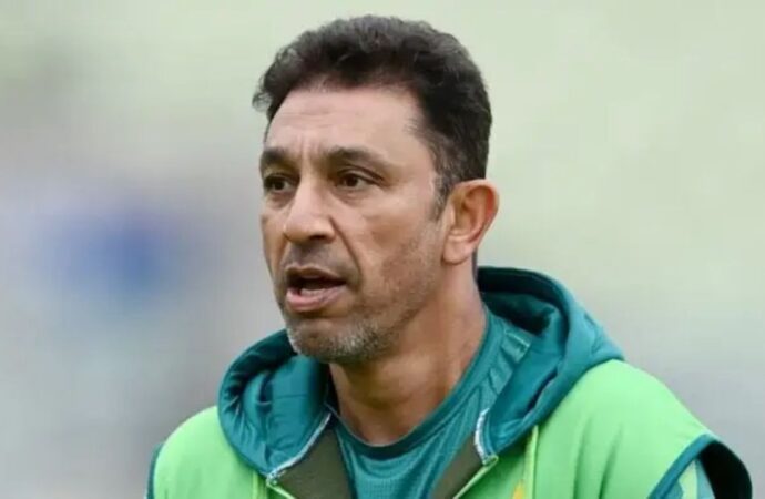 পাকিস্তানের কোচের পদ থেকে আজহার মাহমুদের বিদায়, চার বছরে সপ্তম কোচ বদল