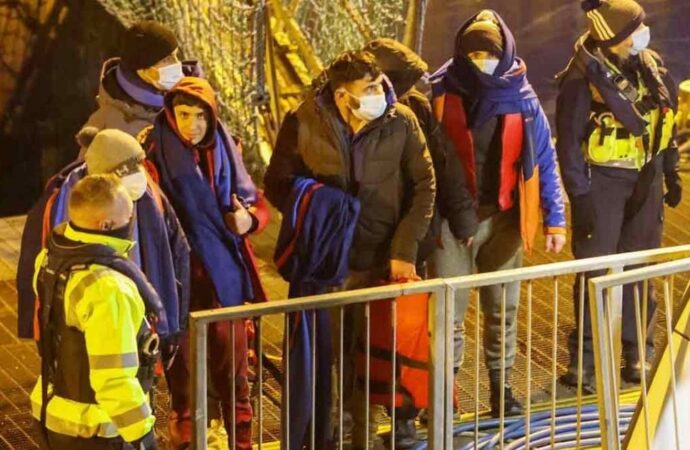 ইউরোপীয়দের ধারণা: অধিকাংশ অভিবাসী ‘অবৈধ’ বলে মনে করেন তারা