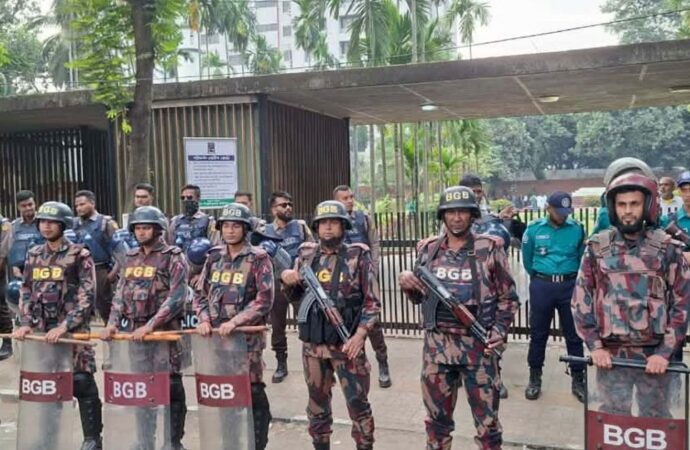 ওসমান হাদির দাফনকে কেন্দ্র করে ঢাবি এলাকায় কঠোর নিরাপত্তা