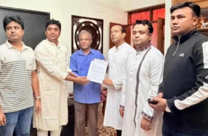 শহীদ ওসমান হাদি হত্যার বিচার ও নিরাপত্তার দাবি জানিয়ে ছাত্রদলের স্মারকলিপি