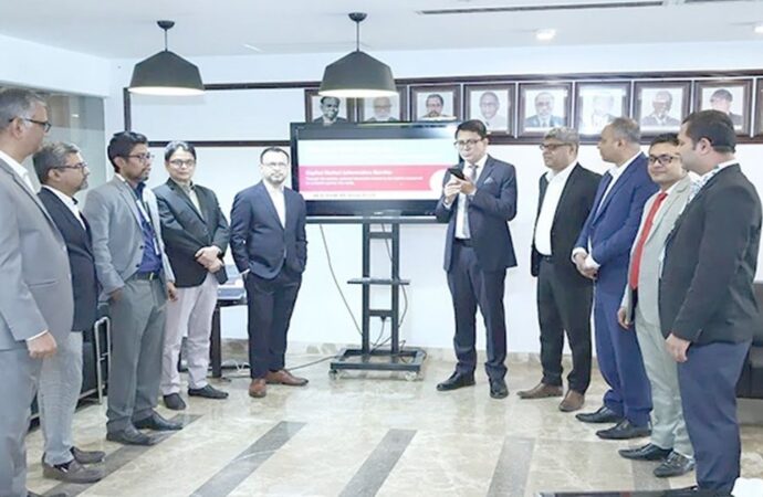 ডিএসইতে নতুন ‘ইনফরমেশন হেল্প ডেস্ক’ উদ্বোধন