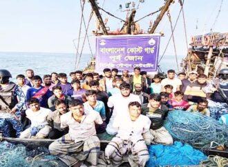 কোস্ট গার্ডের অভিযান চালিয়ে ৫৩ জেলে আটক, বোতল, জাল ও মাছসহ উদ্ধার