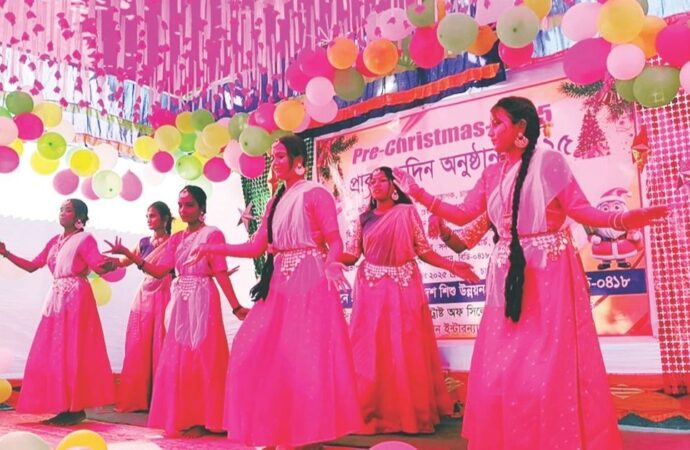 কমলগঞ্জে চা-বাগানে প্রাক-বড়দিনের উৎসবের আবেগময় মুহূর্ত