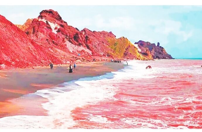 বৃষ্টিতে লাল হয়ে যায় হরমুজ দ্বীপের উপকূলের উপকূলে কেন?