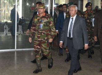 জাতীয় নির্বাচন ও গণভোটের প্রস্তুতি: তিন বাহিনী প্রধানের সঙ্গে ইসির বৈঠক