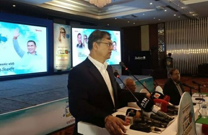 প্রথম আলো ও ডেইলি স্টারে হামলা জাতির জন্য লজ্জার: সালাহউদ্দিন আহমেদ