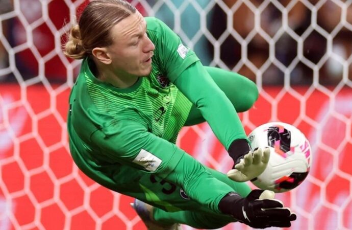 ভাঙ্গা হাত নিয়েও টাইব্রেকারে পিএসজির গোলকিপারের বীরত্ব