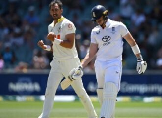 অ্যাডিলেডে অস্ট্রেলিয়ার দাপট: ১১ দিনে ইংল্যান্ডের স্বাগতিক অ্যাশেজ হার