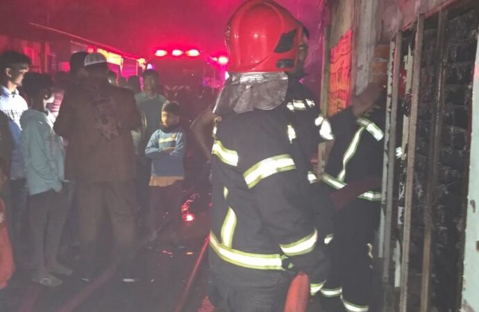 গাজীপুরে তুলা ফ্যাক্টরিতে ভয়াবহ অগ্নিকাÐণ্ড