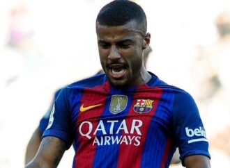 মাত্র ৩২ বছর বয়সে ফুটবল থেকে অবসর নিলেন বার্সা ট্রেবলজয়ী তারকা রাফিনহা