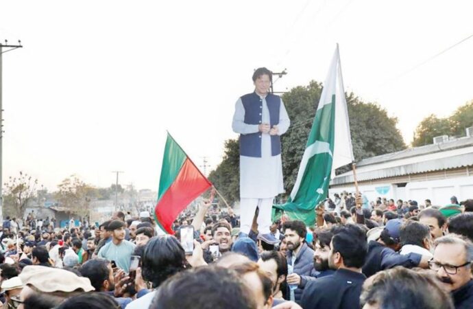 ইমরানের দেখা না পাওয়ায় উদ্বিগ্ন পরিবার ও দল