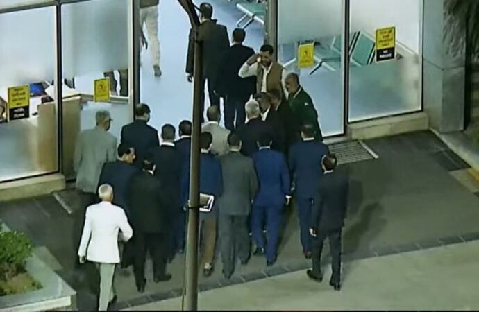 তারেক রহমান গেলেন খালেদা জিয়াকে দেখতে এভারকেয়ারে