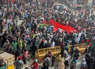 শাহবাগে হাদি হত্যার বিচার দাবি ফের উত্তপ্ত, তারেক রহমানের জিয়ারত শেষে অবরোধ চালিয়ে যায় ইনকিলাব মঞ্চ