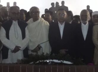 বীর শহীদদের স্মরণে জাতীয় স্মৃতিসৌধে তারেক রহমানের শ্রদ্ধা