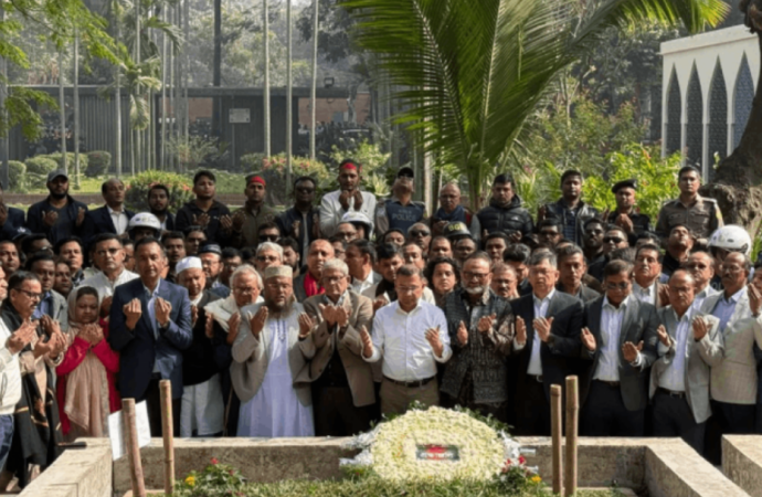 তারেক রহমান ওসমান হাদির কবর জিয়ারত করলেন